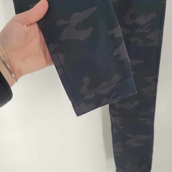 Spanx Black Camo Look at Me Now Seamless Cropped Leggings XL - Picture 5 of 9